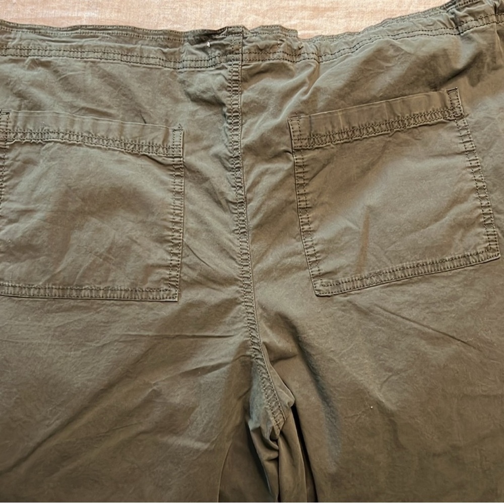 So wide leg pull on pant. Olive. XL